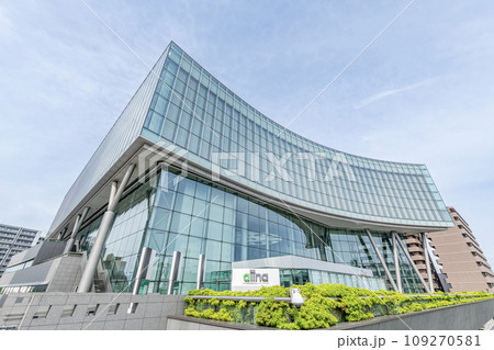 岩手県盛岡市　晴天のいわて県民情報交流センター・アイーナ 109270581