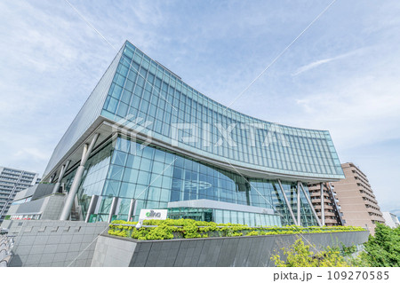 岩手県盛岡市　晴天のいわて県民情報交流センター・アイーナ 109270585