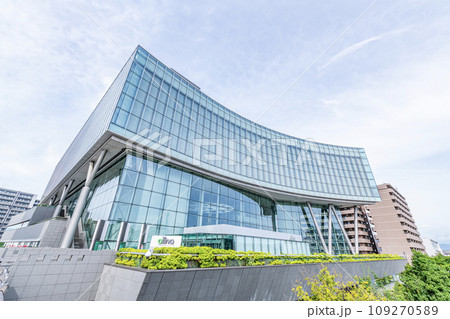 岩手県盛岡市　晴天のいわて県民情報交流センター・アイーナ 109270589