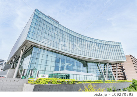 岩手県盛岡市　晴天のいわて県民情報交流センター・アイーナ 109270592