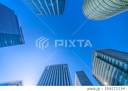 日本の横浜都市景観 新摩天楼…横浜シンフォステージ誕生へ…新高島駅前のビル群＝11月2日 109271134