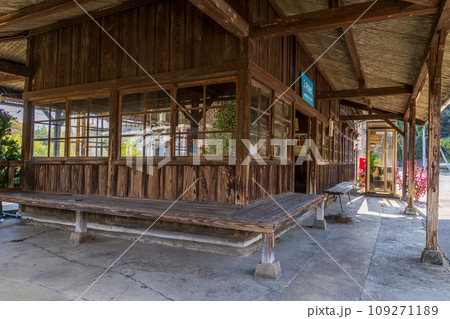 わたらせ渓谷鉄道「上神梅」駅の風景 109271189
