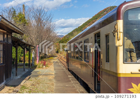 わたらせ渓谷鉄道「上神梅」駅の風景 わたらせ渓谷鉄道「上神梅」駅の風景 109271193