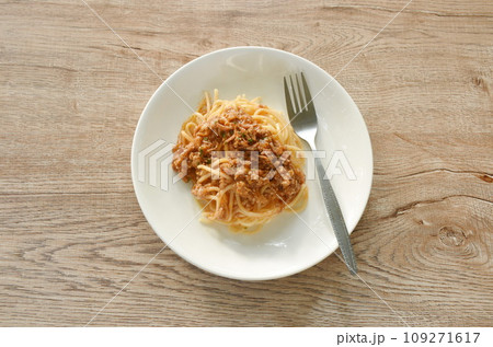 spaghetti dressing fried chop pork and slice tomato in ketchup sauce on plate spaghetti dressing fried chop pork and slice tomato in ketchup sauce on plate 109271617