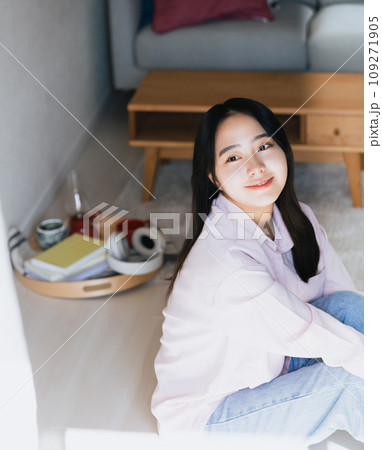 一人暮らしをスタートした若い女性 一人暮らしをスタートした若い女性 109271905