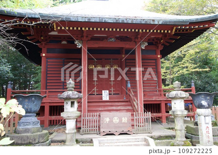高尾山登山中の神社 高尾山登山中の神社 109272225