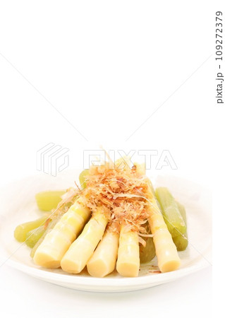 姫たけのこ ふき 煮物 炊き合せ 明るい背景 姫たけのこ ふき 煮物 炊き合せ 明るい背景 109272379