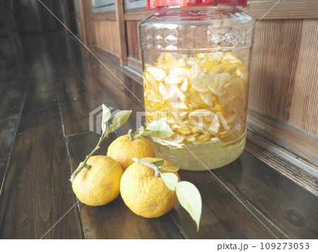 自家製柚シロップと柚子 109273053