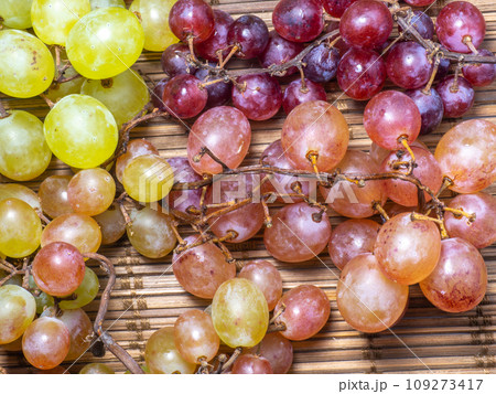 Green variety of grapes on the table. Berry harvest. Home furnishings. Kishmish on the table. Grapes of different colors. Fruit dessert. Wine ingredient. Green variety of grapes on the table. Berry harvest. Home furnishings. Kishmish on the table. Grapes of different colors. Fruit dessert. Wine ingredient. 109273417