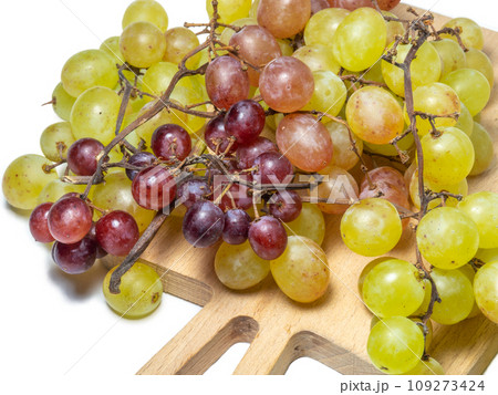 Grapes on a white background. berries for wine. Berry isolate. Sweet grapes kishmish. Raw food diet. 109273424