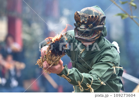 節分祭の青鬼　長田神社古式追儺式　全ての災を払い清めて祈り踊る 109273604