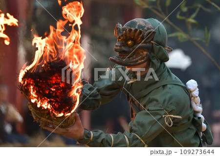 節分祭の青鬼 長田神社古式追儺式 全ての災を払い清めて祈り踊る 節分祭の青鬼 長田神社古式追儺式 全ての災を払い清めて祈り踊る 109273644