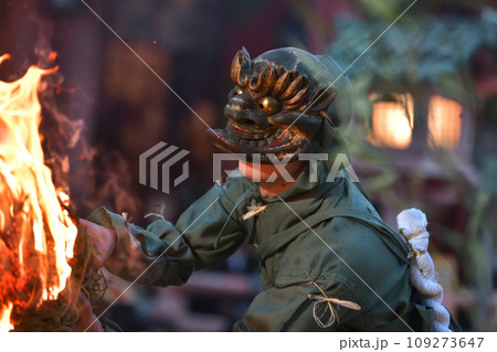 節分祭の青鬼　長田神社古式追儺式　全ての災を払い清めて祈り踊る 109273647