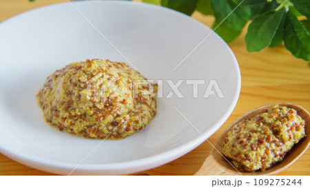 粒マスタード 109275244