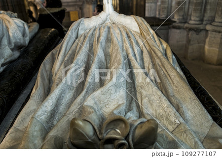 Catherine de medicis statue in basilica of saint-denis,  France 109277107