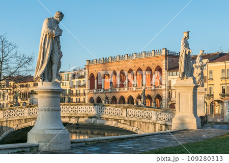 Prato della Valle square in Padova, Italy 109280313