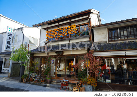 松本城近くの中町通り商店街 町並み 松本城近くの中町通り商店街 町並み 109280651