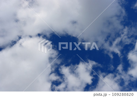 Abstract background from cirrus clouds. 109280820