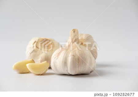 A large head of garlic on a white background 109282677