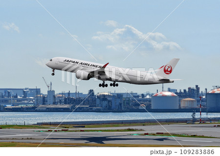 JALエアバスA350羽田離陸上昇 JALエアバスA350羽田離陸上昇 109283886