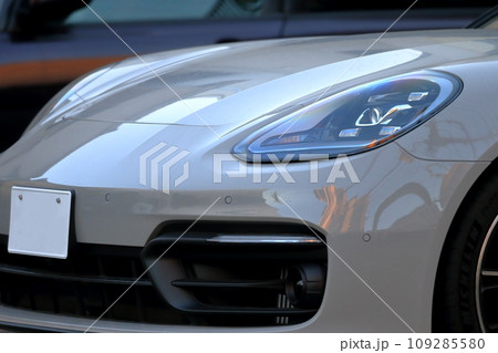 車のヘッドライト 車のヘッドライト 109285580