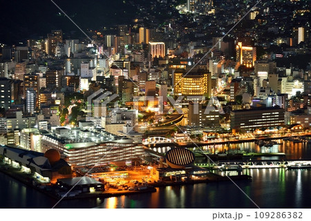 稲佐山展望台からの長崎市内の夜景 109286382