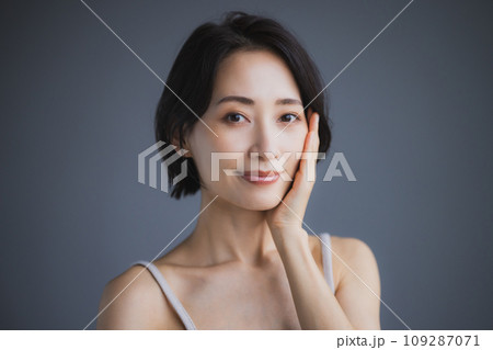 ミドル女性　ビューティイメージ 109287071