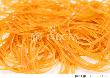 輪ゴムがたくさん乱雑に 輪ゴムがたくさん乱雑に 109287328