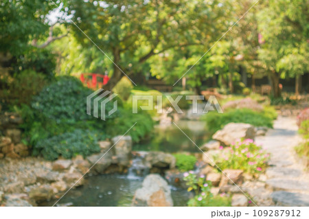 Abstract blur park garden pond background Abstract blur park garden pond background 109287912
