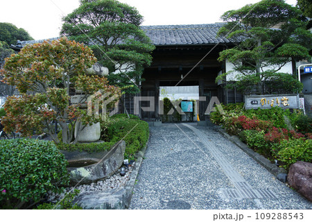 横須賀市　永島家の長屋門 109288543