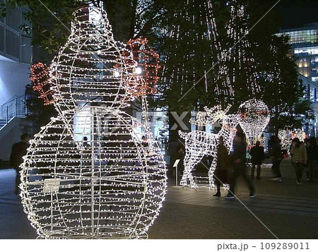 ハンズ新宿のプロムナードイルミより｢聖夜の新宿高島屋タイムズスクエア(2002.12)｣へ 109289011