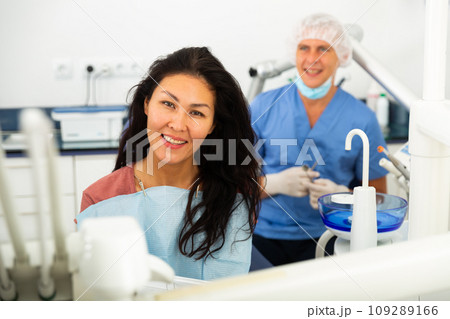 Happy asian woman sitting in dental chair 109289166