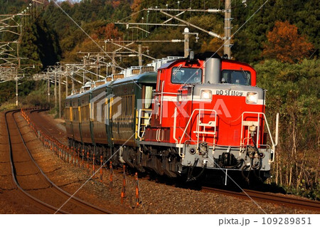 【JR西日本】DD51形＋14系〜サロンカーなにわ〜（北陸本線：牛ノ谷〜細呂木） 109289851