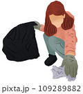 Woman grab a rubbish 109289882