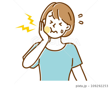 歯が痛くなって手でほっぺたを抑えている若い女性 109292253