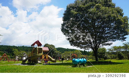 公園のある風景（静岡県富士市大淵公園） 109292398