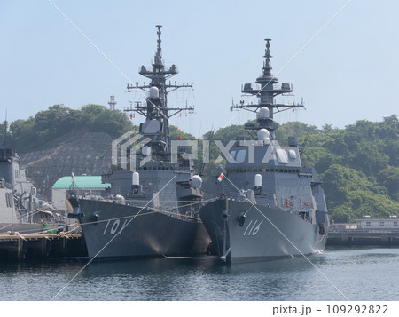 停泊する海上自衛隊護衛艦てるづき&むらさめ 停泊する海上自衛隊護衛艦てるづき&むらさめ 109292822