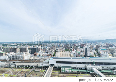 岩手県盛岡市 JR盛岡駅周辺から望む盛岡の街並み(東方向) 岩手県盛岡市 JR盛岡駅周辺から望む盛岡の街並み(東方向) 109293472
