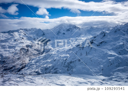 Ski slopes and mountains of Les Menuires in the french alps 109293541