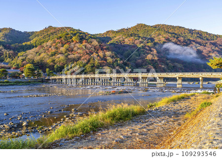 朝の渡月橋 朝の渡月橋 109293546