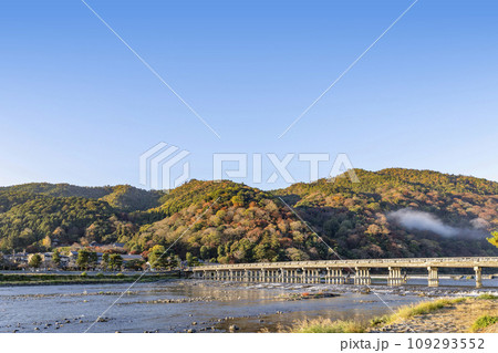 朝の渡月橋 朝の渡月橋 109293552