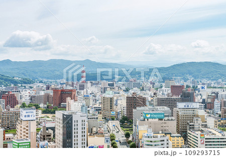 岩手県盛岡市 JR盛岡駅周辺から望む盛岡の街並み(東方向) 岩手県盛岡市 JR盛岡駅周辺から望む盛岡の街並み(東方向) 109293715