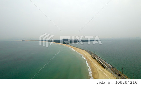 福岡の志賀島橋の空撮 福岡の志賀島橋の空撮 109294216