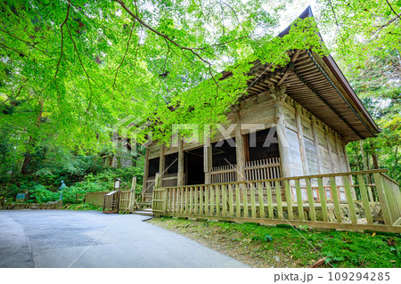 初秋の中尊寺 旧覆堂 岩手県平泉町 初秋の中尊寺 旧覆堂 岩手県平泉町 109294285