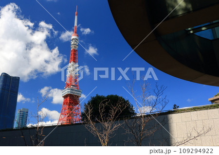 Tokyo's iconic Tokyo Tower against a blue sky from Shiba Park 109294922