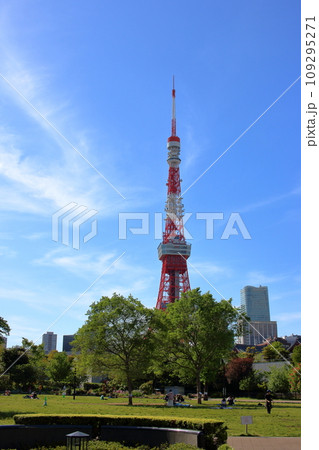 Tokyo's iconic Tokyo Tower as seen from a distance in Tokyo Japan 109295271