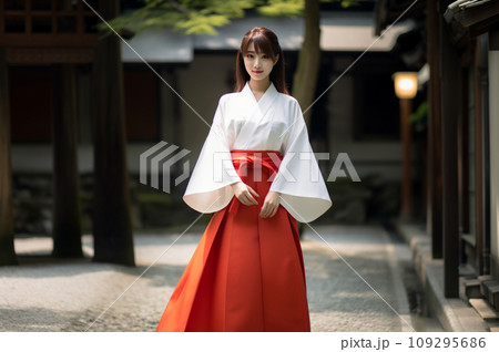 巫女装束の女性 巫女装束の女性 109295686