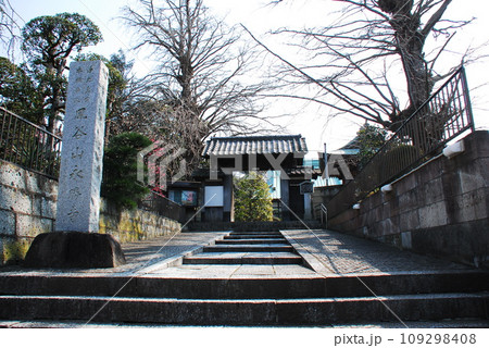 鳳谷山永勝寺の山門(神奈川県藤沢市) 109298408