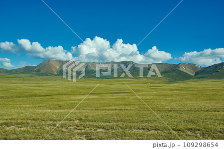 Son Kul mountain lake Son Kul mountain lake 109298654