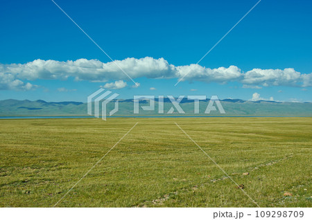 Son Kul mountain lake Son Kul mountain lake 109298709